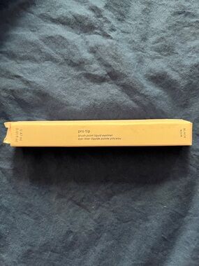 Glossier Pro Tip Brush Point Liquid Eyeliner - Black